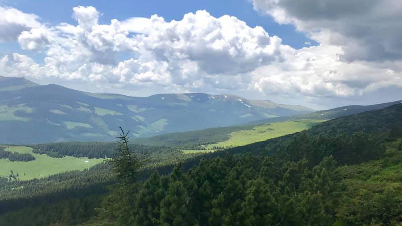 Explorează Munții Cindrel pe ebike