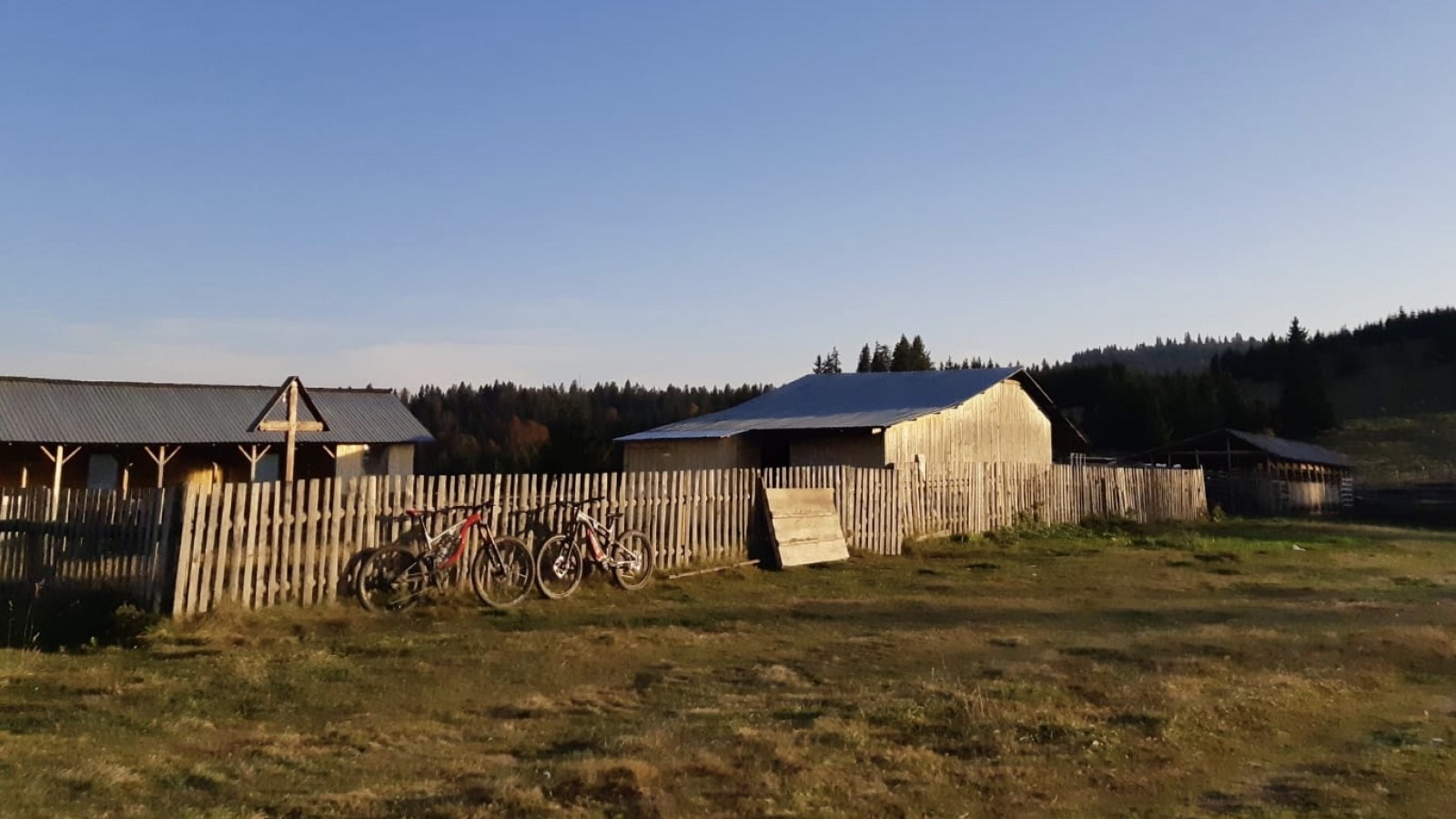 Explorează Munții Călimani pe ebike